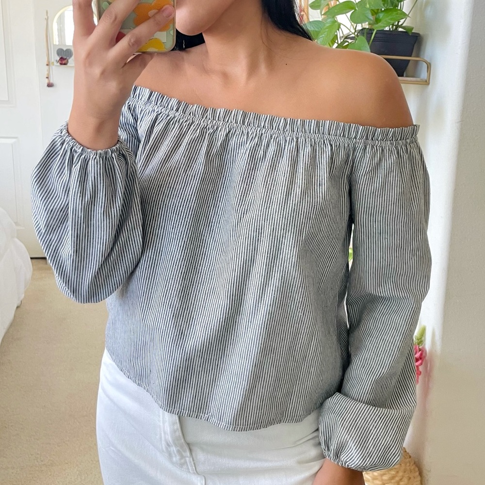 Brandy Melville off the shoulders top